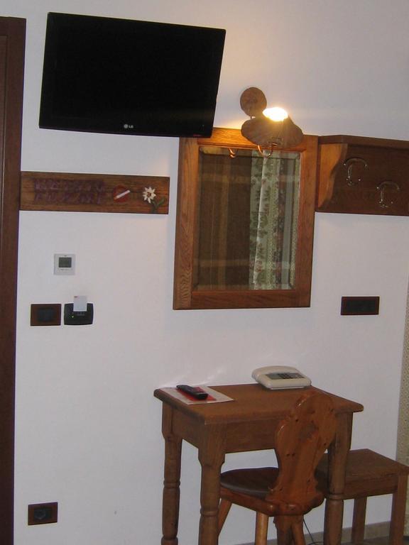 Hotel Villa Plinia Праджелато Стая снимка