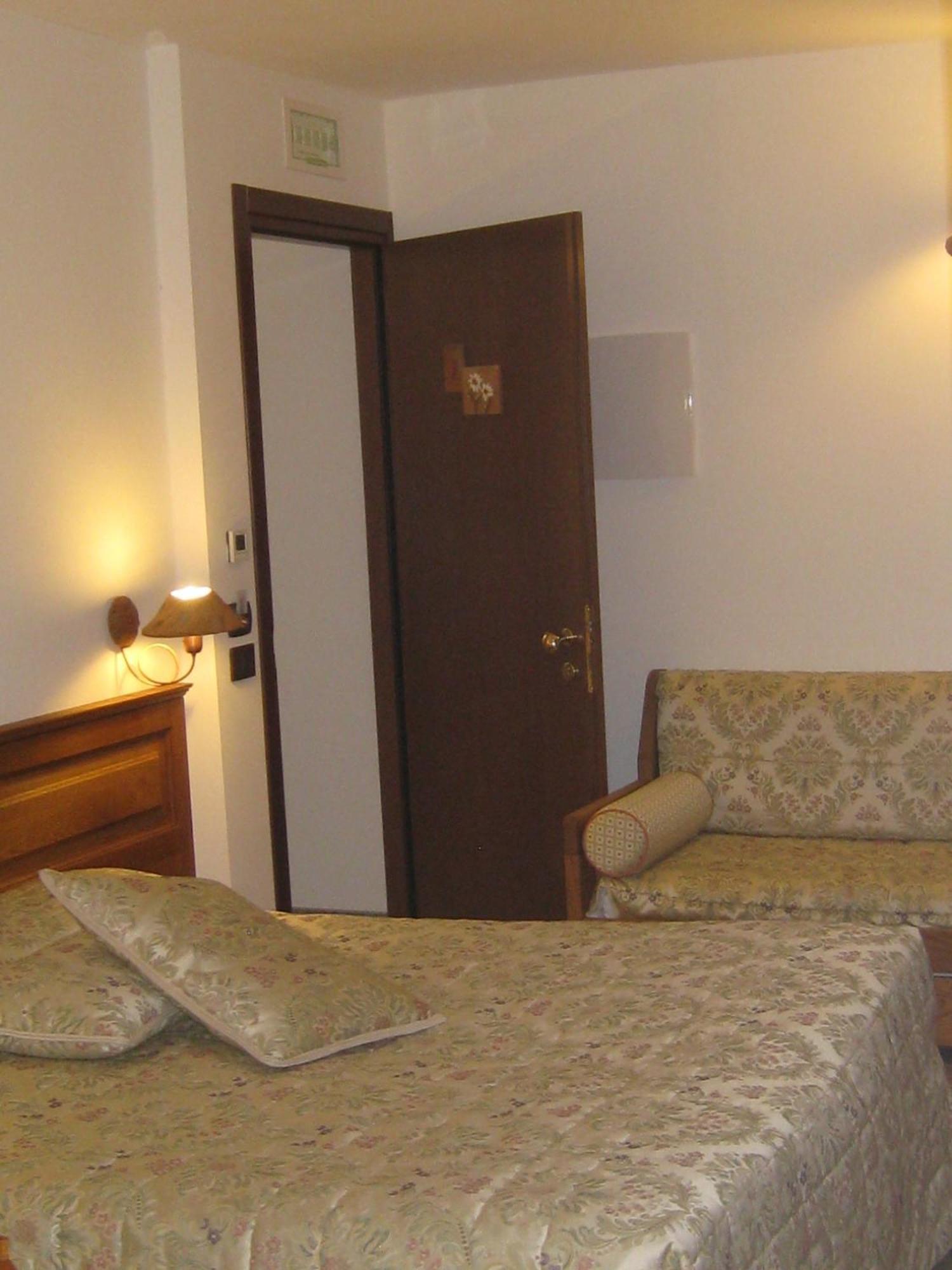 Hotel Villa Plinia Праджелато Екстериор снимка